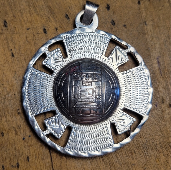 Sterling silver vintage Mayan calendar pendant - Picture 9 of 9